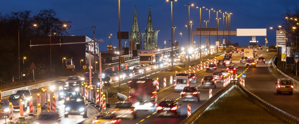 Verkehr auf Kölner Zoobrücke