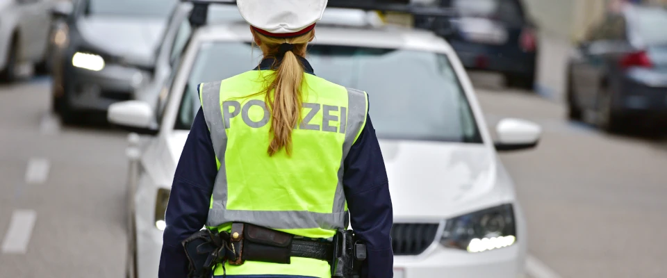 Gericht erhöht Bußgeld wegen patziger Antworten bei Polizeikontrolle