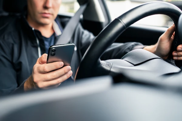 Polizei kontrolliert vermehrt Handyverstöße