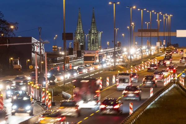 Verkehr auf der Kölner Zoobrücke