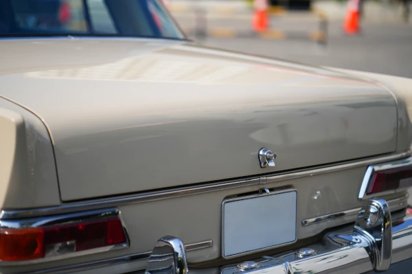 Verbraucherfreundliches Urteil zu zugesischerten Eigenschaften bei Oldtimern Nahaufnahme eines Oldtimers