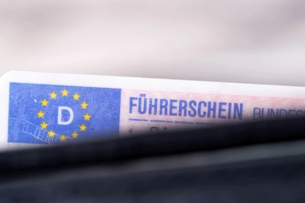 Führerschein anmelden oder abwarten?